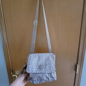 Kipling Alexis Bag in Dainty Daisies Beige